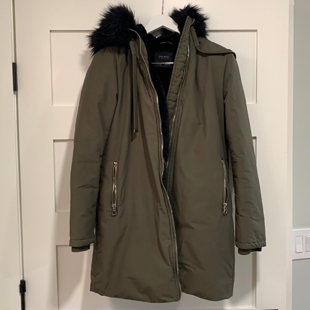 Zara Winter Coat with Removable Hood and Faux Fur in army green Size M